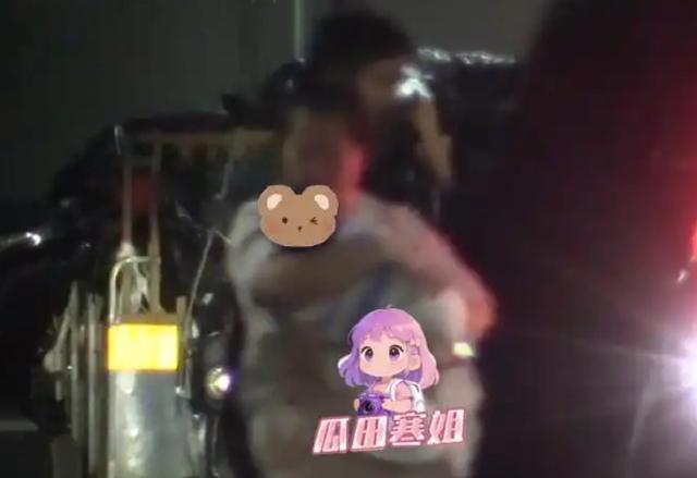黃子韜徐藝洋孩子首曝光？疑去年在國(guó)外生產(chǎn)徐藝洋孕肚照被扒