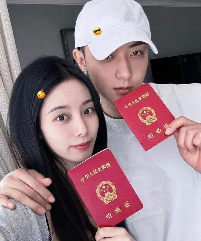 黄子韬徐艺洋孩子首曝光？疑去年在国外生产徐艺洋孕肚照被扒
