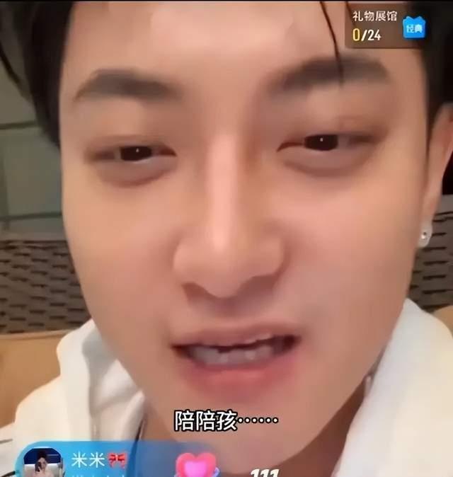 黃子韜徐藝洋孩子首曝光,？疑去年在國(guó)外生產(chǎn)徐藝洋孕肚照被扒