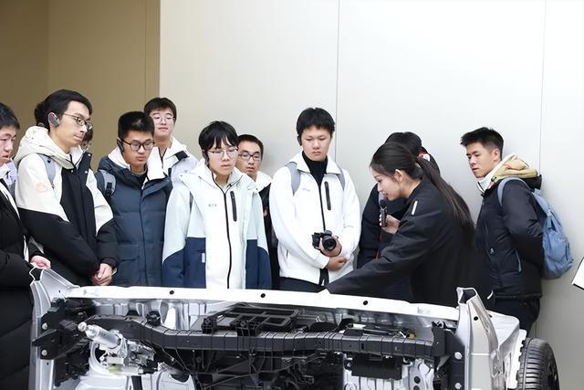 武汉大学雷军班今年招收30人 培养计算机全栈与创新创业领军人才