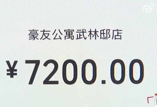 租房后发现旁边美食街唱歌到凌晨，退租要扣一半押金