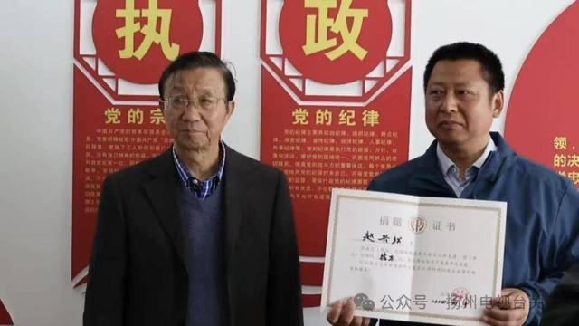 儿子患癌被资助 父母打工捐26万报恩 爱心传递温暖人间