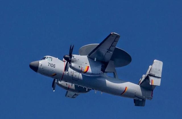 歼-15遭遇美军F/A-18谁更强 空中较量揭秘