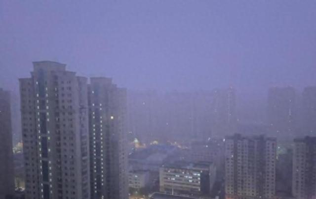 大连凌晨闪电7649次 现场宛如渡劫 夜空持续闪烁