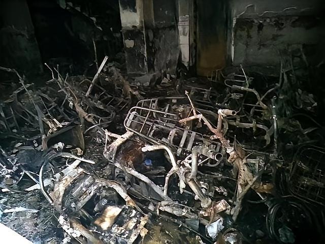 成都暴雨家中插座出水成瀑布 飛線充電釀悲劇