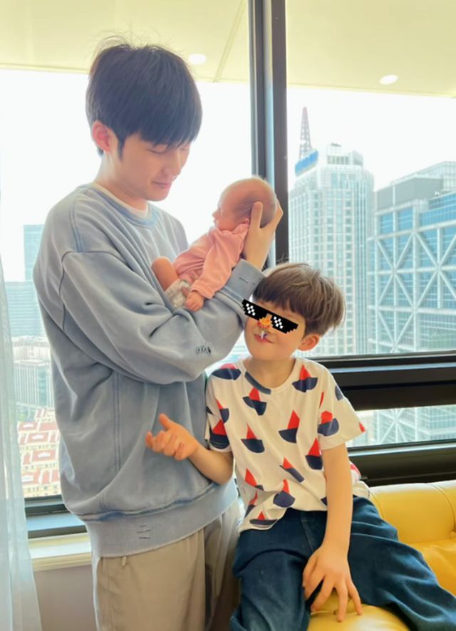 董力兒子7歲近照 父子同框惹眼