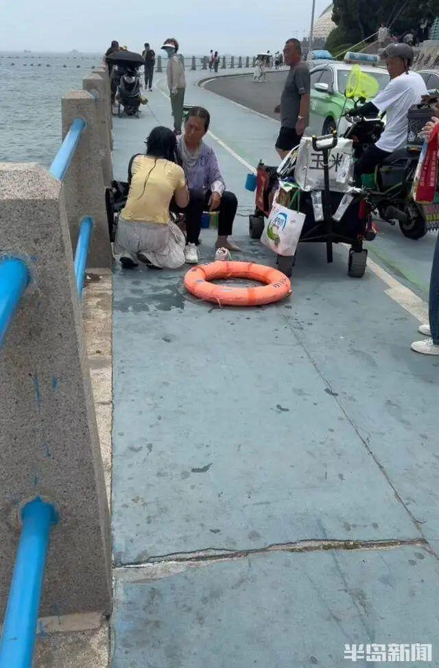 青島58歲賣(mài)玉米阿姨跳海救人 1分鐘搶回生命