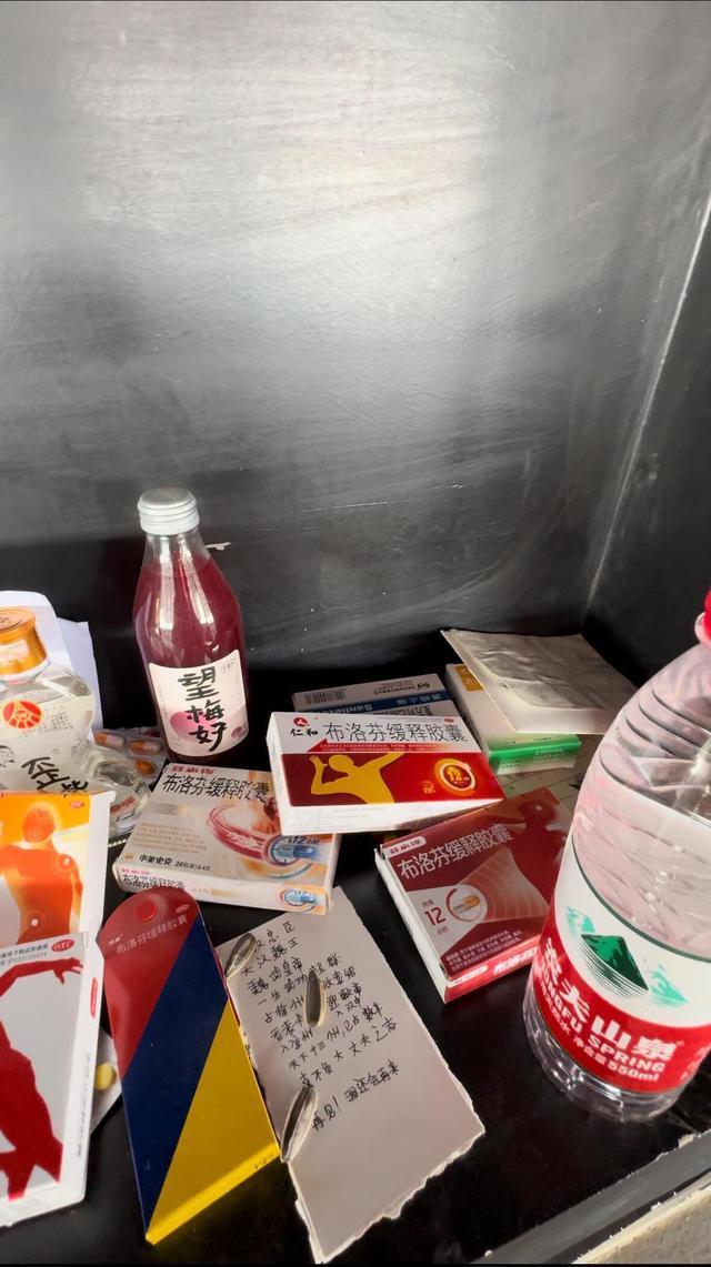 游客給曹操送布洛芬治頭疼,，網(wǎng)友：因為丞相生性多疑,，需有人試吃