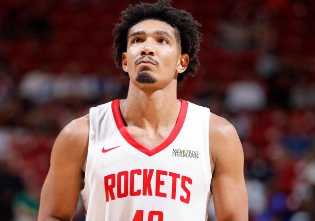 NBA夏联：火箭加时负老鹰吞三连败 悍将关键两罚不中 发球违例成罪人 萨缪尔斯失误致命
