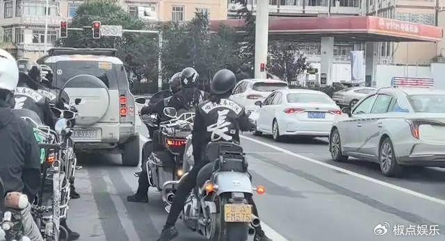 機車網(wǎng)紅哈雷小姨車禍去世 頭盔松垮釀悲劇