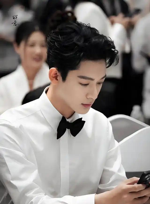 <strong>张晚意</strong> 差点把花少录成跑男：羊气魅力引发热议