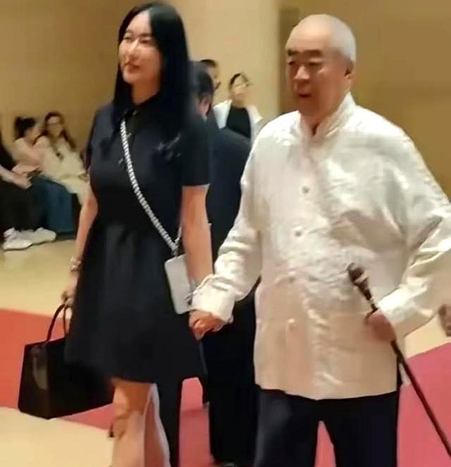 87岁著名书画家被娇妻卷走20亿 忘年恋变味引发关注
