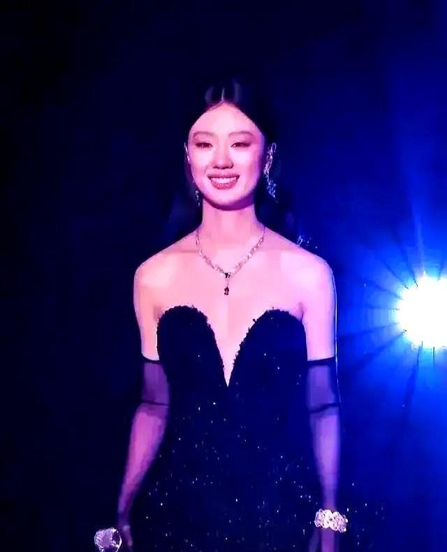 大冰问谁是单依纯 音乐综艺的宫斗剧炒作