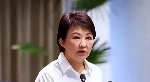 卢秀燕郑丽文同台反罢 政坛新动向