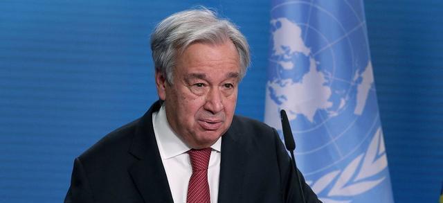 莫迪拉着普京的手进入上合峰会大厅 地缘政治赛点显现