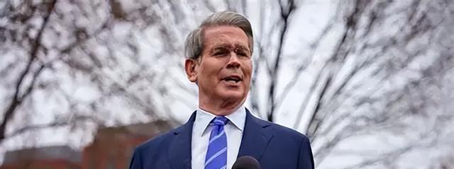 莫迪拉着普京的手进入上合峰会大厅 地缘政治赛点显现