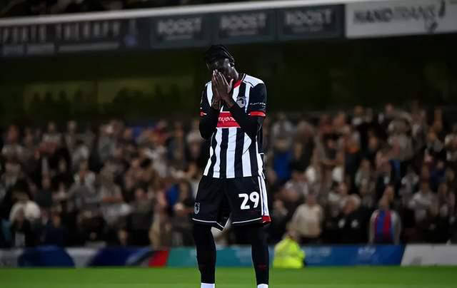 曼联联赛杯耻辱出局因对手使用违规球员 1分钟之差引发争议