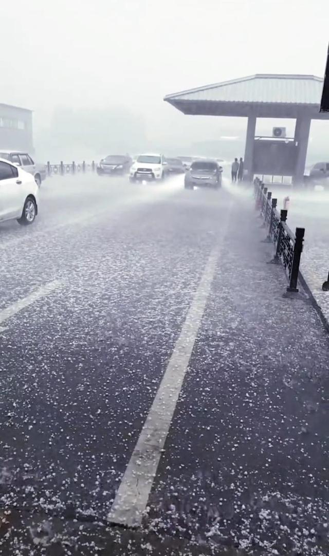 山西大同突降冰雹最大如鹌鹑蛋 多地发布预警信息
