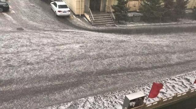 山西大同多地突降冰雹最大如鹌鹑蛋