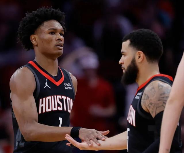 狂言专栏 新闻越短事情越大!范乔丹赛季报销 火箭的B计较在哪? 后卫线告急