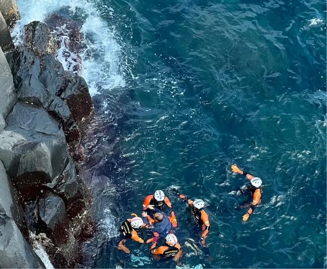 残疾男子日本旅游下30米悬崖救人 勇救落海女子获赞