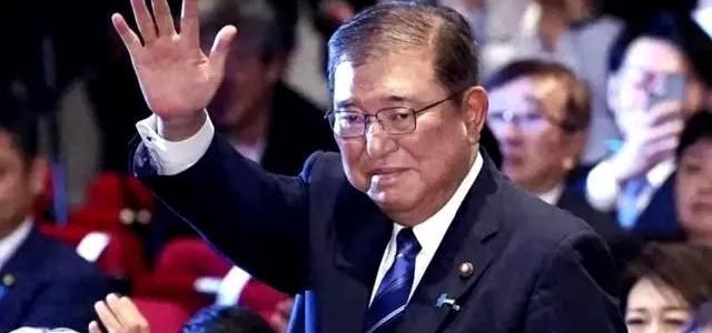 评论员:日本自民党党魁选举出意外 民众信任降至冰点