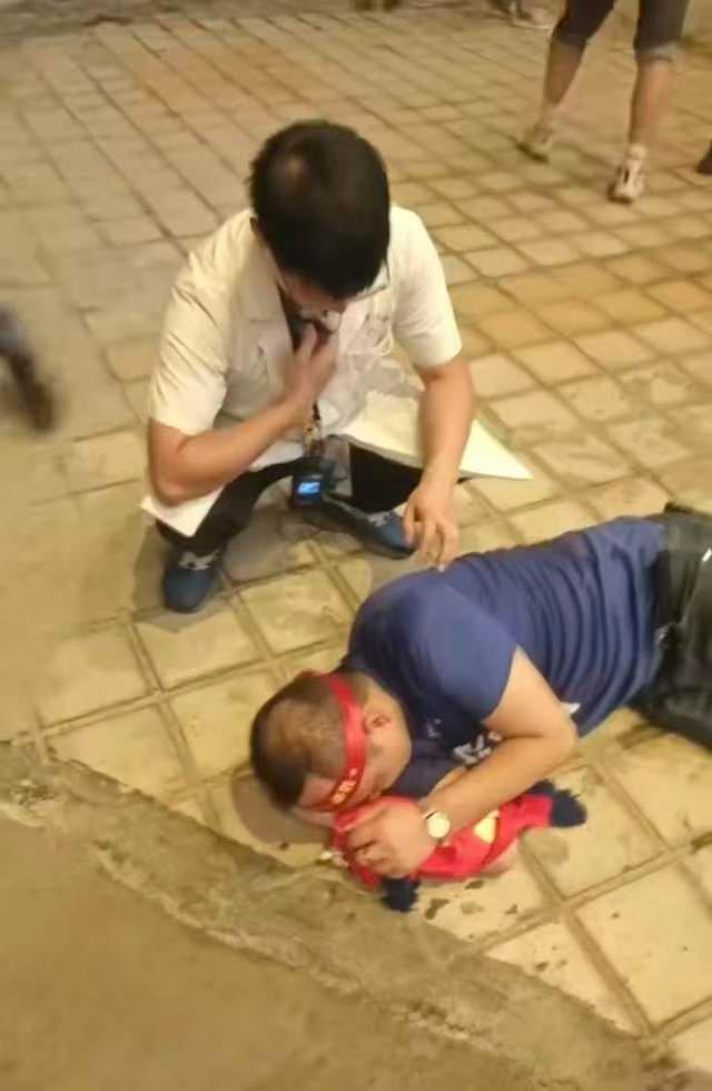 赣超1晚2场比赛出现冲突：球迷被啤酒瓶砸头 6人被抓 看台上打架 肇事者已被抓获