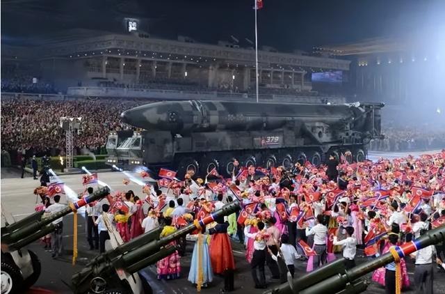 朝鲜为何在夜间举行大阅兵 光影魔法与战略考量