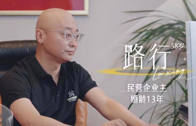 邓莎老公路行辞职 经济压力或成主因