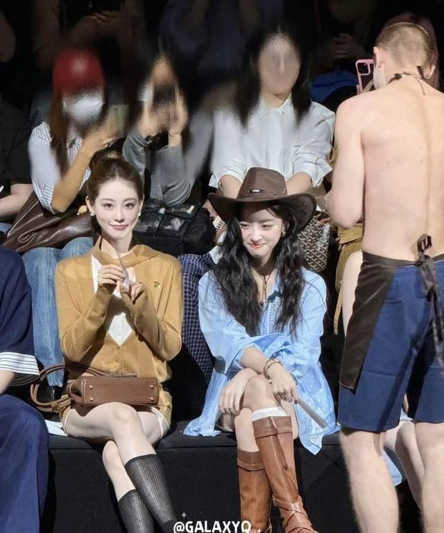 沈月看到半裸男模的反应上热搜 纯情少女破防实录