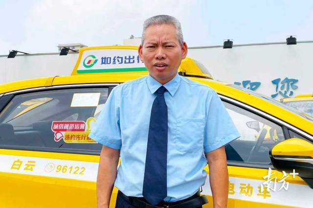 乘客误付5万的哥主动报警退还 诚信司机暖人心