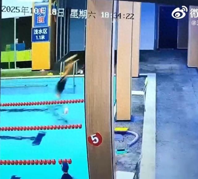 男子跳水颈椎断裂身亡 7岁女儿拉不动他 浅水区悲剧引发关注