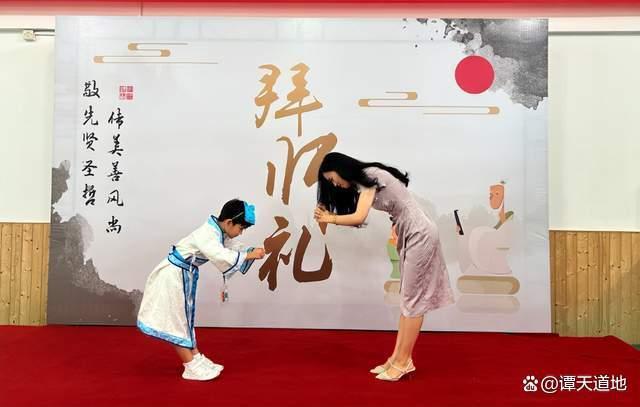 学生敬礼迎车让尊师重道变了味儿 形式主义引争议