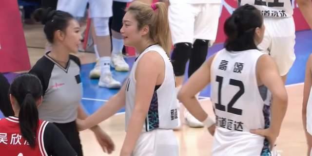 上场 20分钟狂轰25+4，上篮就像推土机，李梦用表现打破质疑 四川女篮显露冠军相