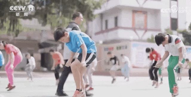 唯一非运动员火炬手为何是他 从山村教师到世界冠军导师