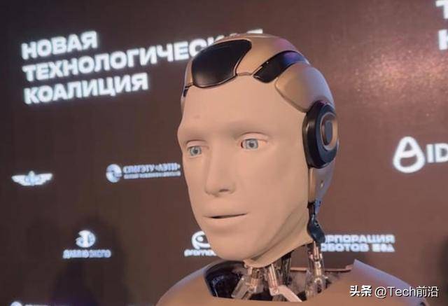 俄最新机器人当众“散架” 大写的尴尬！