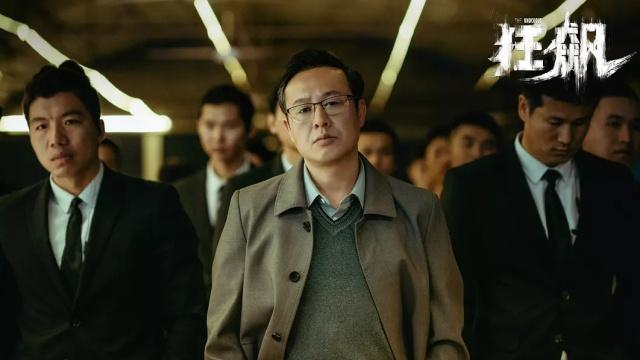 演员张颂文凌晨救人 获赠锦旗 善意接力暖人心