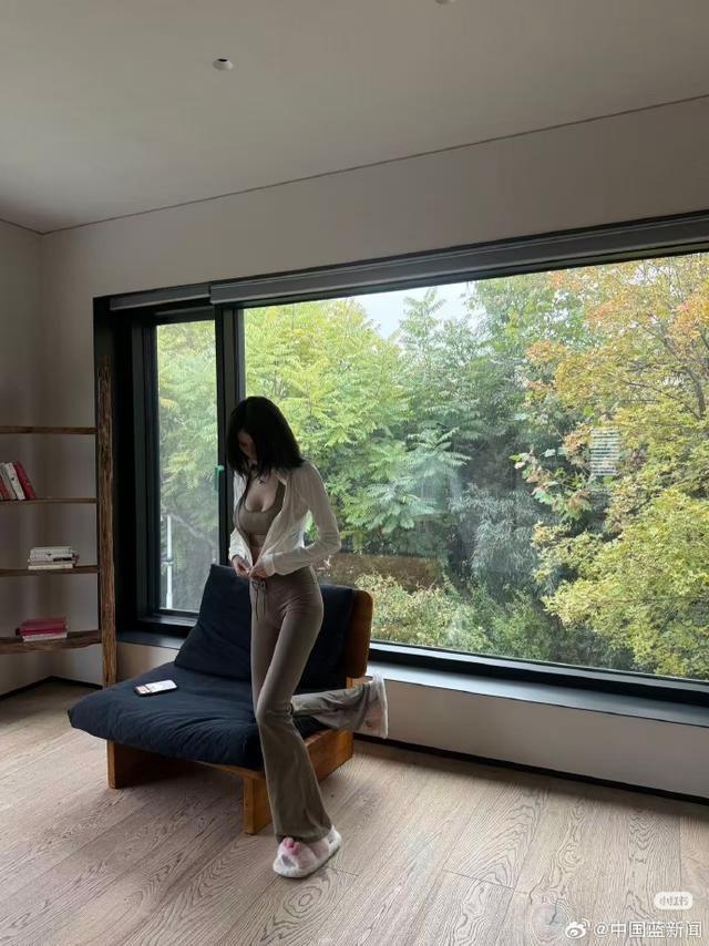 何穗官宣生子后首晒照 产后身材获赞