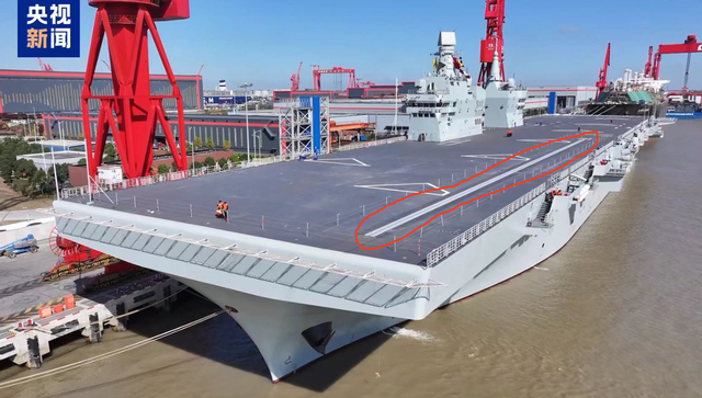 中美日两栖舰比拼 四川舰独占鳌头 电磁弹射颠覆传统