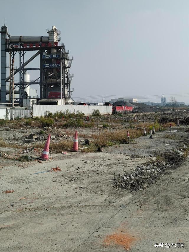 男子殴打92岁母亲,邻居称事后老母亲曾拿500元想保儿子回家 母爱无边