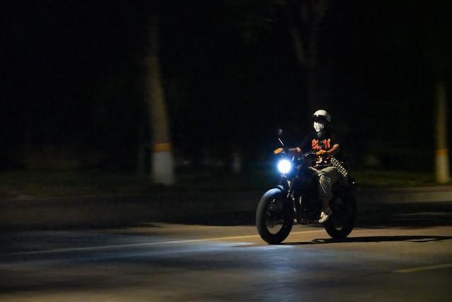 男子酒后骑车压到洒落海蜇打滑摔死