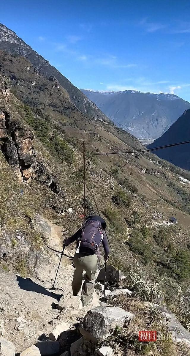 商家回复称，这名穿着滑雪服但没有摘掉标签的