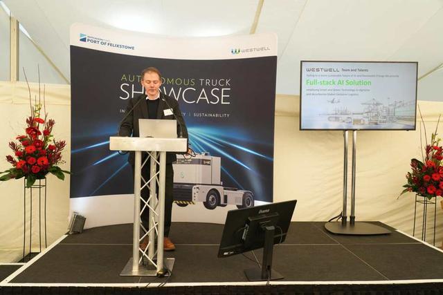 中国无人驾驶重卡开进英国最大港口 科技风景线闪耀菲力斯杜港