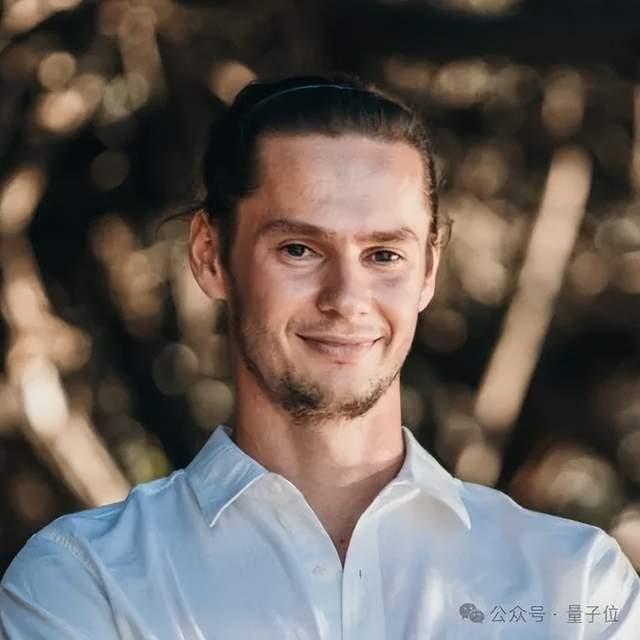 为什么马斯克要用 Grok 接管 X 平台算法，用 AI 代