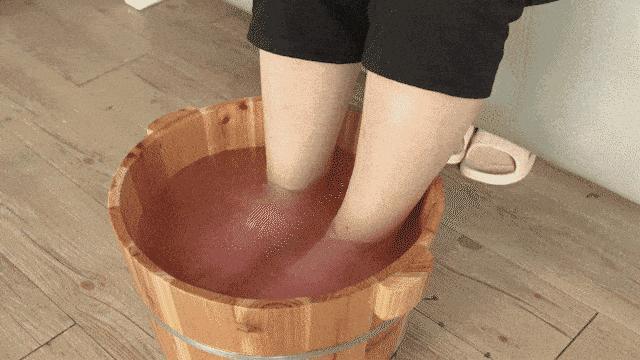 5類人不適合熱水泡腳 養(yǎng)生也有誤區(qū)