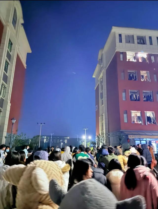 高校燃气泄漏学生家属发声 学生已安全返回宿舍