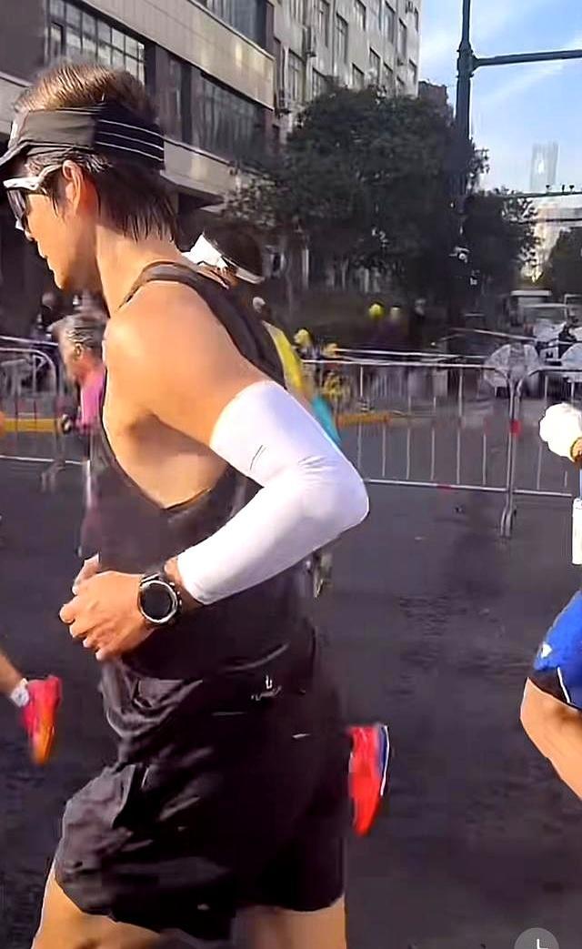 你敢敬佩钟汉良一经51岁了 硬核自律的交易自救