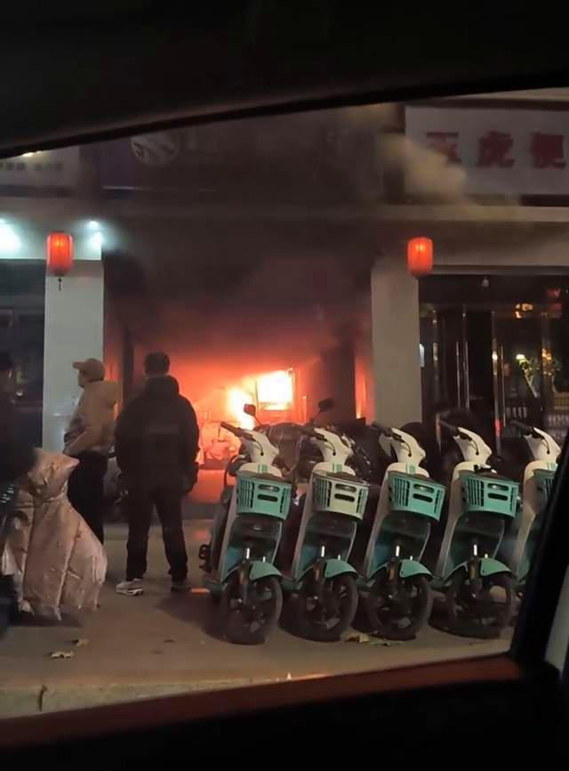 山西一大廈發(fā)生火災致3人死亡