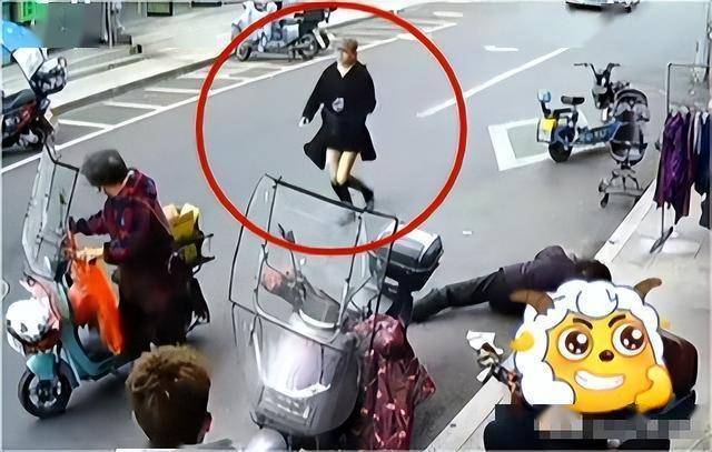 大媽搶紙箱推倒老人后續(xù)！