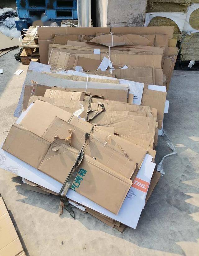 大媽搶紙箱推倒老人后續(xù)！